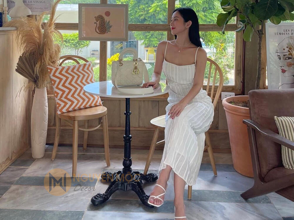 Chân gang đúc chữ thập