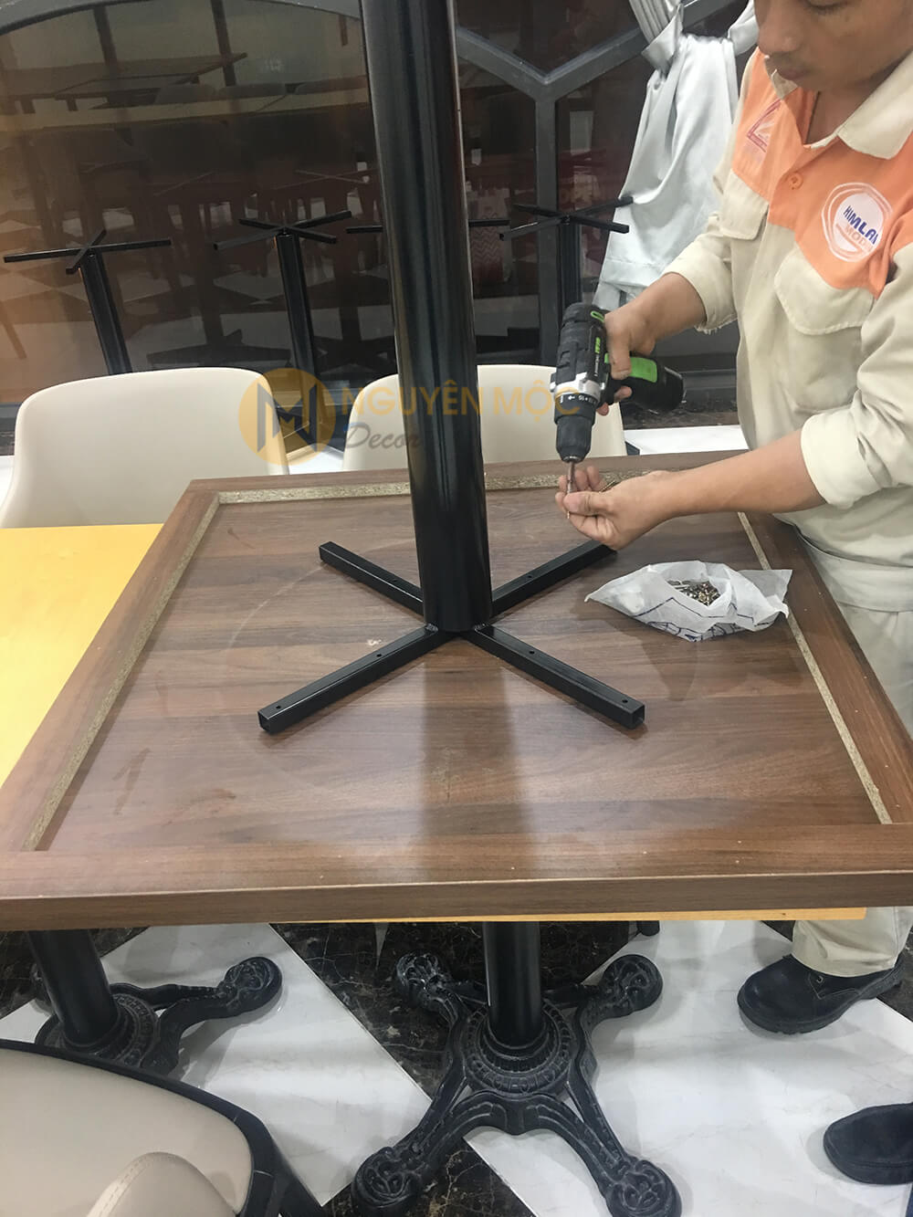 Chân thép chữ thập Chân thép chữ thập