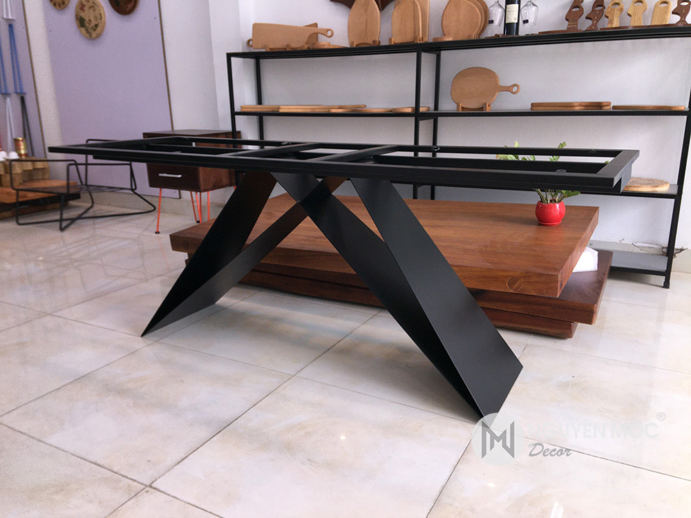 Chân bàn ăn sắt lá chữ M