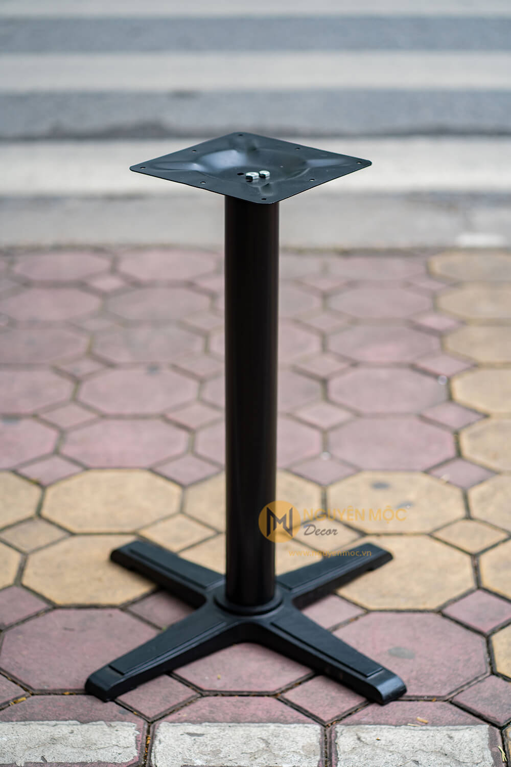 Chân gang đúc chữ thập trơn