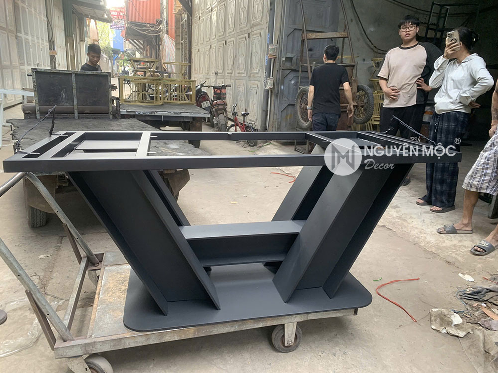Chân bàn ăn bằng sắt h200 Chân bàn ăn bằng sắt h200