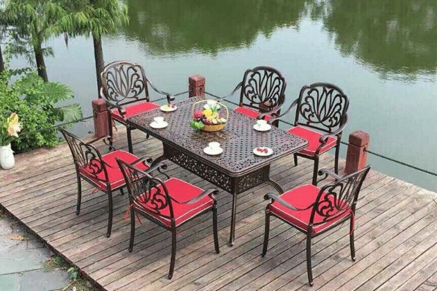 bàn ăn chân gang đúc