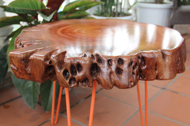 bàn trà chân sắt độc đáo