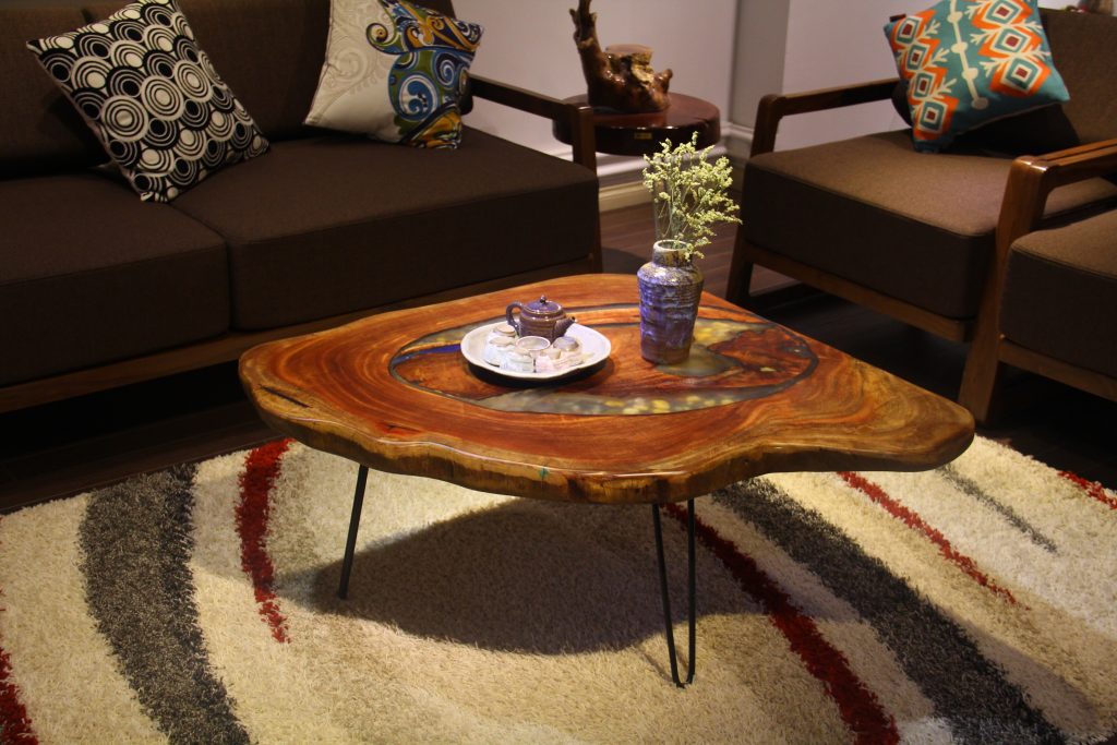bàn trà gỗ chân sắt hairpin phù hợp với mọi không gian nội thất