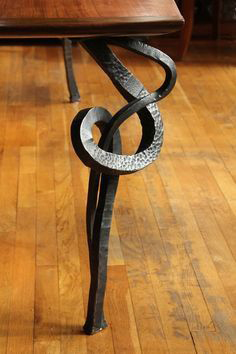 chân gang đúc trong thiết kế nội thất