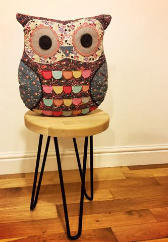 ghế gỗ chân sắt sơn tĩnh điện