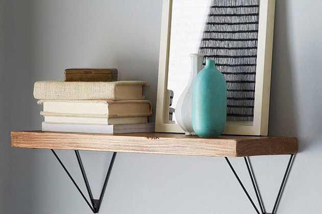 kệ treo tường trang trí làm từ chân sắt