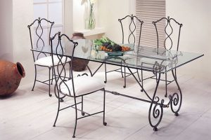 sản phẩm nội thất sử dụng chân gang đúc