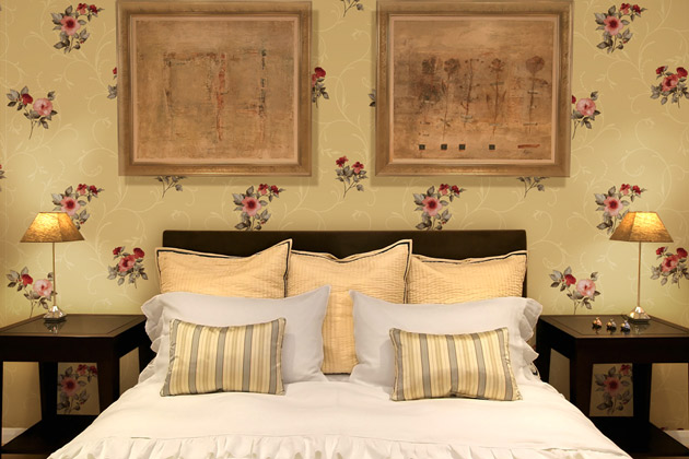 tận dụng giấy dán tường cho nội thất phòng ngủ