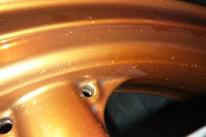 Vết xước nhám trong phun sơn tĩnh điện